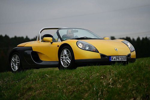 30 Jahre Sportlichkeit: Radikales Design und eine geringe Stückzahl machen aus dem Renault Spider ein begehrtes Sammlerobjekt. - © Fabian Hoberg/Thomas Geiger/dpa-tmn