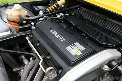 Quertreiber: Der quer zur Fahrtrichtung verbaute 2-Liter entfaltet 147 PS und mobilisiert maximal 185 Nm Drehmoment. - © Fabian Hoberg/Thomas Geiger/dpa-tmn