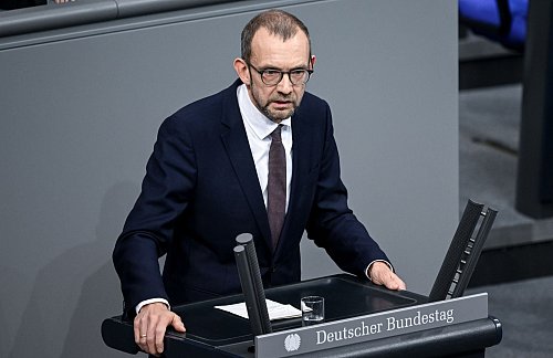 Ausschussvorsitzender Röwekamp fordert allgemeine Dienstpflicht. (Archivbild) - © Britta Pedersen/dpa