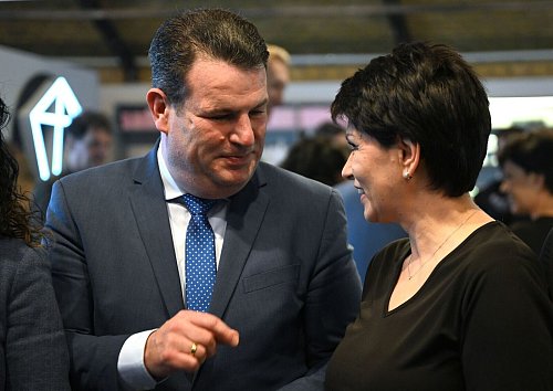 Der damalige Arbeitsminister Hubertus Heil (SPD) und sein «Job-Motor»: Wie diese Ukrainerin sollten viele Flüchtlinge Arbeit bekommen. (Archivfoto vom Juni 2024) - © Britta Pedersen/dpa