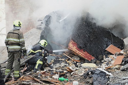 Auch in dieser Nacht wurden Tote und Verletzte gemeldet. - © Efrem Lukatsky/AP/dpa