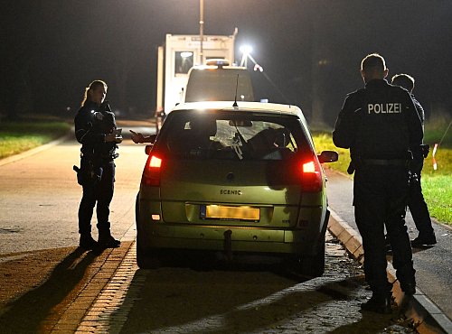 Innenministerin Faeser will mit den Kontrollen illegale Migration eindämmen. - © Roberto Pfeil/dpa
