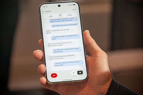 Google will mit vielen KI-Funktionen wie etwa Live-Übersetzungen punkten. - © Andrej Sokolow/dpa