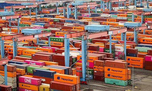 Die deutsche Wirtschaft leidet unter einer Wachstumsschwäche, der Außenhandel lahmt. (Archivbild) - © Christian Charisius/dpa