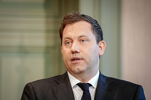 Will härter gegen Steuerbetrug vorgehen: Finanzminister Lars Klingbeil (SPD) - © Kay Nietfeld/dpa