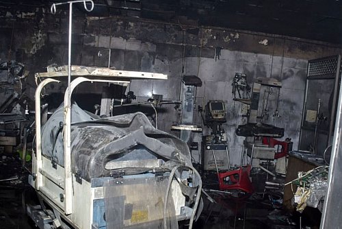 Ersten Erkenntnissen zufolge soll ein Kurzschluss den Brand verursacht haben. - © Uncredited/AP/dpa