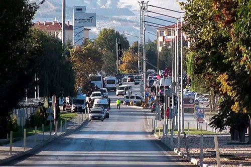 Die verbotene kurdische Arbeiterpartei PKK stand im Verdacht, für den Anschlag auf ein türkisches Rüstungsunternehmen verantwortlich zu sein - jetzt hat sie es bestätigt. - © Uncredited/IHA/AP/dpa