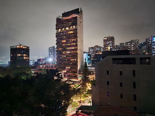 In El Poblado herrscht nachts reges Partytreiben - es gilt als sicherstes Viertel der Stadt. - © Philipp Laage/dpa-tmn