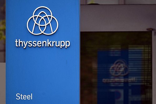Man wolle für möglichst viele Beschäftigte langfristige Perspektiven schaffen, sagt Thyssenkrupps Stahlchef Dennis Grimm. (Archivbild) - © Federico Gambarini/dpa