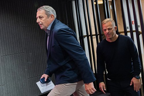 Sportvorstand Klaus Allofs geht, Trainer Markus Anfang darf bleiben. (Archivbild) - © Rolf Vennenbernd/dpa