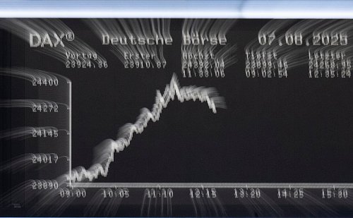 An der Börse sorgen Trumps Ankündigungen immer wieder für ein Auf und Ab. (Archivbild) - © Boris Roessler/dpa