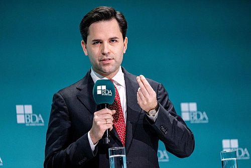 Junge-Union-Chef Johannes Winkel will nicht nachgeben. - © Fabian Sommer/dpa