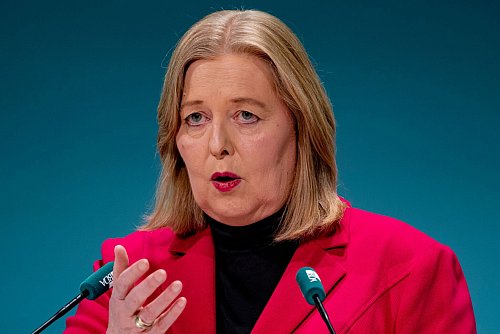 Arbeitsministerin Bärbel Bas (SPD) wirbt für die Rentenpläne. - © Fabian Sommer/dpa