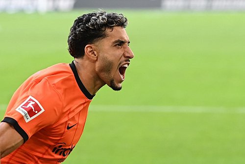 Frankfurter Matchwinner: Stürmer Omar Marmoush. - © Swen Pförtner/dpa