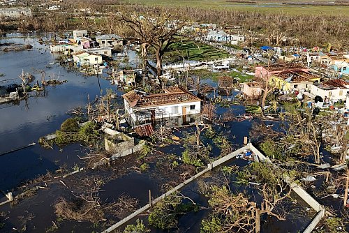 In der Küstenstadt Black River ist die Lage besonders schlimm. - © Matias Delacroix/AP/dpa