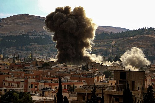 Im Libanon sind offiziellen Angaben zufolge bei israelischen Luftangriffen erneut Krankenhäuser beschädigt worden. - © Stringer/dpa