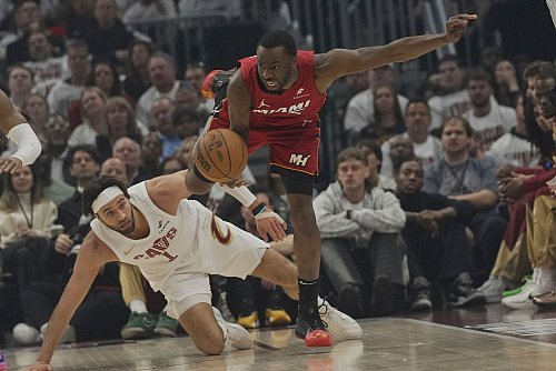 Die Cavaliers wurden ihrer Favoritenrolle gegen Miami zum Auftakt gerecht. - © Sue Ogrocki/AP/dpa