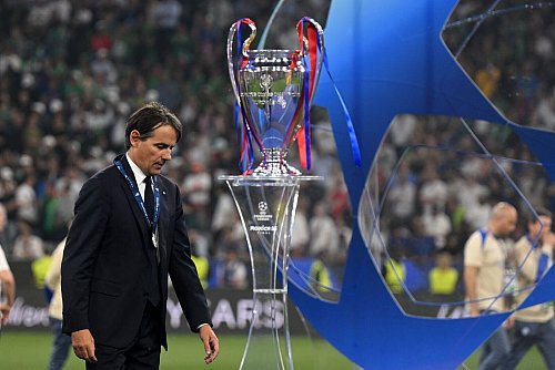 Inter-Trainer Simone Inzaghi lässt seine Zukunft nach der Finalpleite offen. - © Robert Michael/dpa