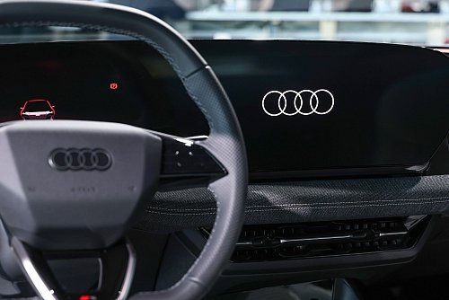 Auch Audi - ein früherer Gewinnbringer im VW-Konzern - musste zuletzt Federn lassen. (Archivbild) - © Daniel Löb/dpa
