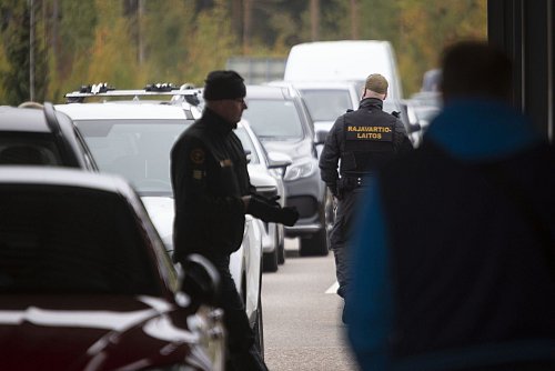 Hunderttausende russische Staatsbürger konnten im vergangenen Jahr mit einem Visum völlig legal in die EU einreisen. (Archivbild) - © Sasu Mäkinen/Lehtikuva/dpa