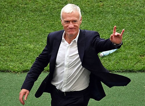 Adieu: Didier Deschamps verabschiedet sich nach der WM im kommenden Jahr. (Archivbild) - © Marijan Murat/dpa