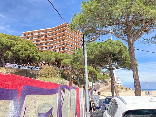 Auch im katalanischen Platja d\\\'Aro ist die Bauwut an der Küste ein Problem. (Archivbild) - © Emilio Rappold/dpa