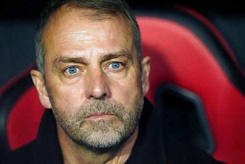 Das war nichts: Hansi Flick kam mit seiner Elf nicht über ein 1:1 hinaus. - © Jose Breton/AP/dpa