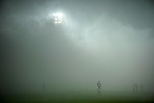 Pyro-Nebel in Kiel. - © Gregor Fischer/dpa