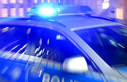 Bei einem Unfall in Hürth sind zwei Kinder verletzt worden. (Symbolbild) - © Carsten Rehder/dpa