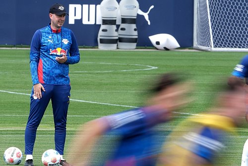 Das erste öffentliche Training zum Start in die Vorbereitung von RB Leipzig. - © Sebastian Willnow/dpa