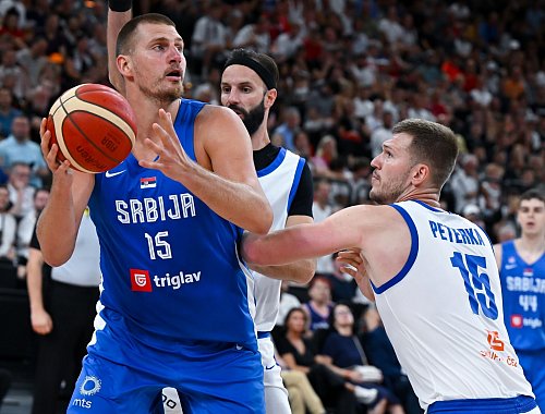 Hatte es gegen Tschechien leicht: Jokic mit den Serben. - © Sven Hoppe/dpa