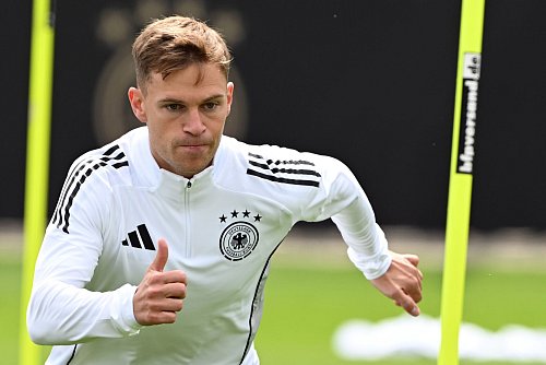 Voller Trainingseinsatz bei Kapitän Joshua Kimmich. - © Federico Gambarini/dpa