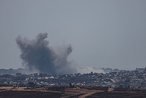 Die Kämpfe im Gazastreifen gehen weiter. - © Saeed Qaq/ZUMA Press Wire/dpa