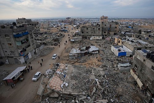 In den Süden des Gazastreifens vertriebene Palästinenser sollen in wenigen Tagen in den zerstörten Norden zurückkehren können. (Symbolbild) - © Abdel Kareem Hana/AP/dpa