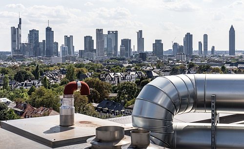Frankfurt stuft die DUH als ziemlich hitzebelastet ein. - © Frank Rumpenhorst/dpa