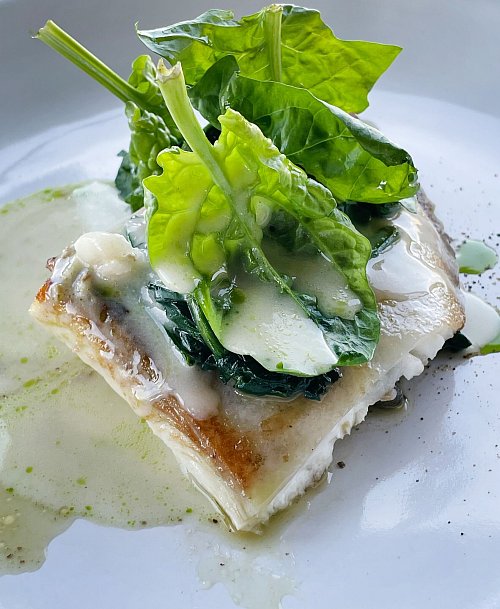 So sieht es aus, wenn Pasquale Laera kreativ wird: ein Fischgericht vom Sternekoch. - © Bernhard Krieger/dpa-tmn