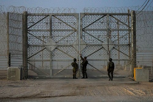 Grenzübergang Erez schließt nach Durchfahrt von Hilfslieferung (Archivbild) - © Tsafrir Abayov/AP/dpa