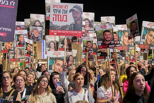 Angehörige der Geiseln fordern erneut ihre Freilassung. (Archivbild) - © Israel Hadari/ZUMA Press Wire/dpa