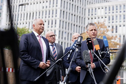 Thorsten Frei von der Union ging schon mit einer gewissen Skepsis in das Gespräch. - © Carsten Koall/dpa