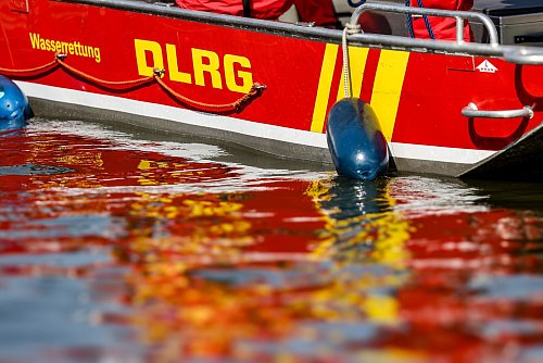 DIe DLRG will noch stärker über Gefahren aufklären. (Symbolbild) - © Christoph Reichwein/dpa