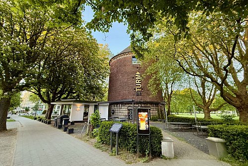 Dient heute als Cocktailbar: der Rundbunker an der Rothenbaumchaussee. - © Wolfgang Stelljes/dpa-tmn