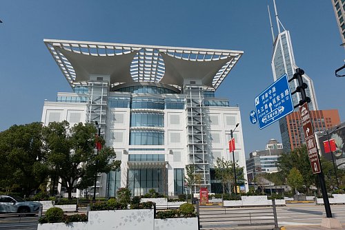 Informiert zu Entwicklung und Zukunft der Metropole: die Ausstellungshalle für Stadtplanung von Shanghai. - © Andreas Drouve/dpa-tmn