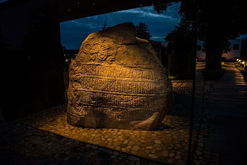 Runensteine von Jelling: Der «Geburtsort unseres Landes», sagt ein Guide. - © Bang Clemme Film & Openhouse/Visit Denmark/dpa-tmn