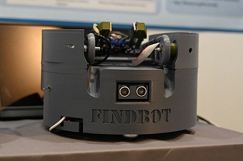 Der «Findbot» kann mit Unterstützung von KI verlorene Gegenstände aufspüren und aufheben. - © David Hammersen/dpa