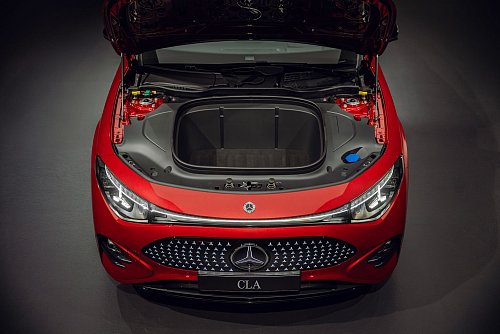 Da passt doch noch was rein? Ja, der Frunk vorn offeriert noch einmal 101 Liter Ladevolumen. - © Mercedes-Benz AG/dpa-tmn