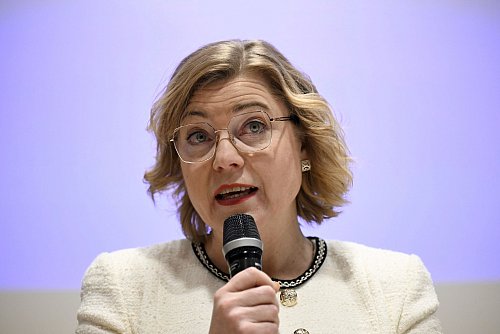 Die zuständige EU-Kommissarin Henna Virkkunen spricht von «Anlass zu großer Sorge». - © Emmi Korhonen/Lehtikuva/AP/dpa