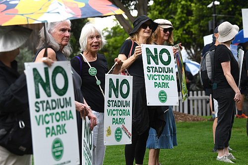 Es gibt bereits Proteste gegen Victoria Park als Standort des neuen Stadions. - © Jono Searle/AAP/dpa