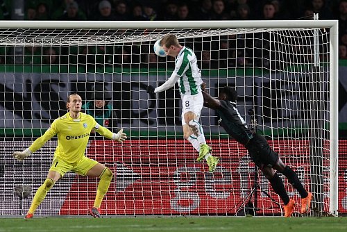 Joshua Mees (M) erzielte das 1:1 für Münster - © Friso Gentsch/dpa