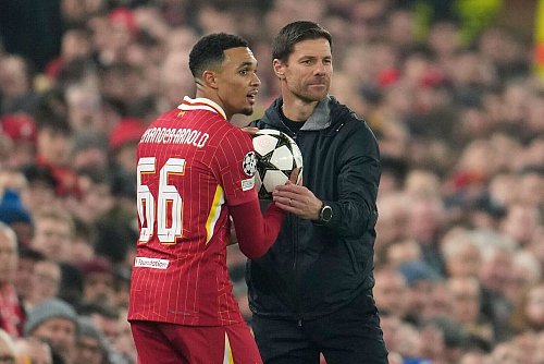 Trent Alexander-Arnold spielt künftig für Real Madrid und Trainer Xabi Alonso. Liverpool bekommt Millionen. - © Jon Super/AP/dpa