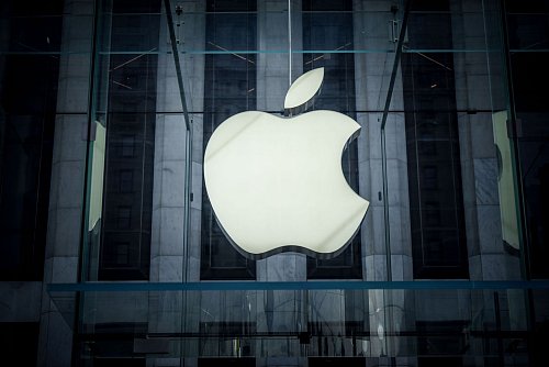 Gericht stoppt Apple-Werbung zu Smartwatches (Archivbild). - © Michael Kappeler/dpa